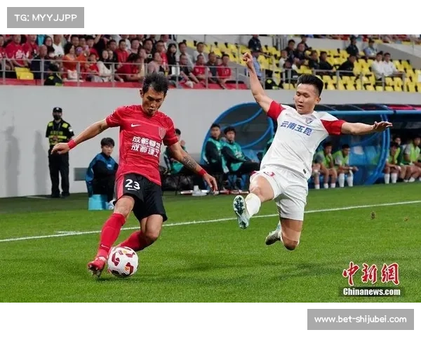 成都蓉城3-1云南玉昆 00后小将上演帽子戏法引豪门关注 成都蓉城3-1云南玉昆 00后小将上演帽子戏法引豪门关注